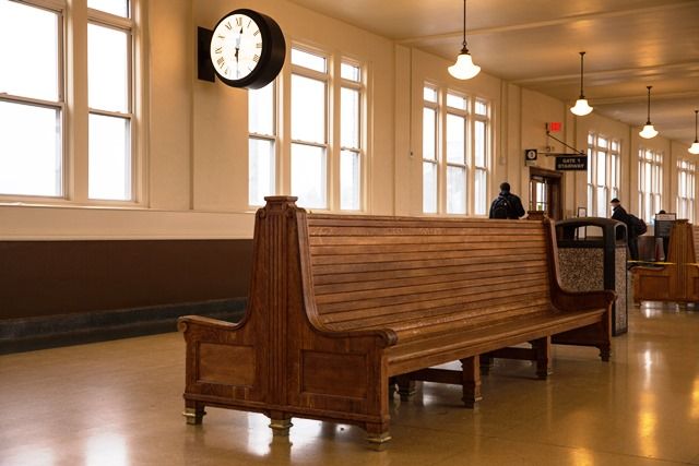 Carenza di posti a sedere nella sala di attesa della stazione centrale di Lamezia Terme, U.Di.Con.:  “Situazione inspiegabile”