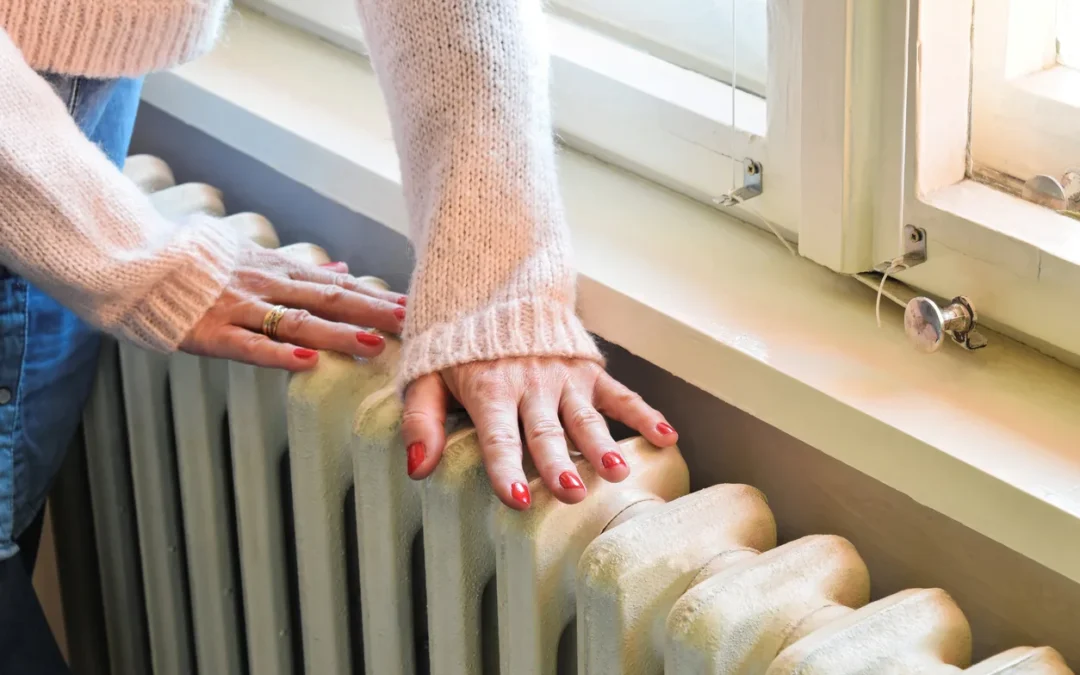 Riscaldamenti e bollette in vista dell’inverno: come difendersi dai rincari e preparare la casa